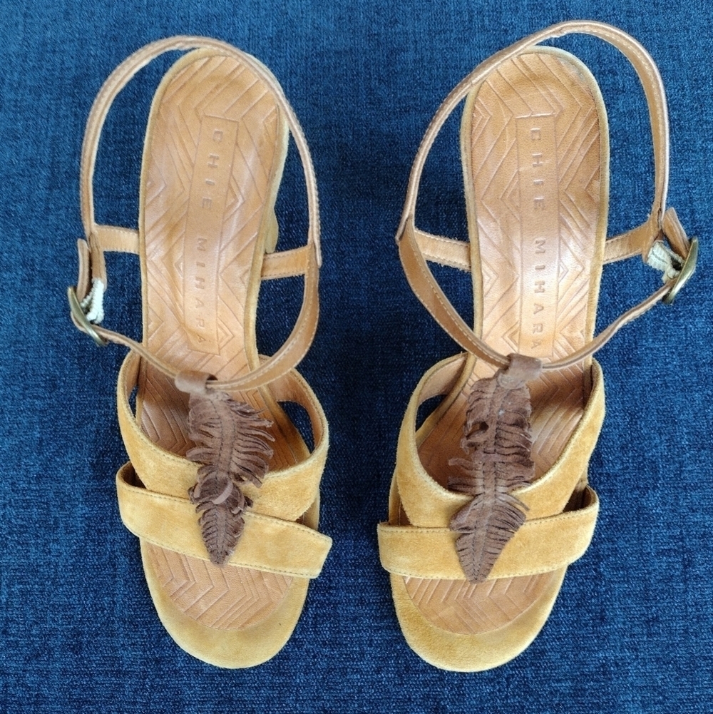 Chie Mihara Open Toe Ankle Strap Heels Feather Leather Shoes 39.5 US 8.5-9